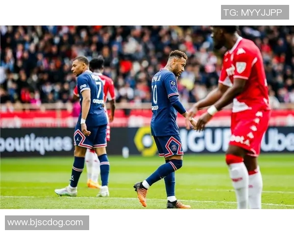 足球球星突破技巧解析：如何在比赛中利用速度与灵活性创造进攻机会